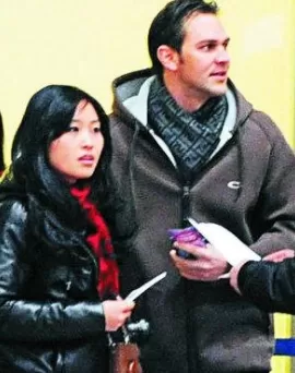 张艺谋37岁女儿近照曝光，曾被外籍老公出轨家暴，二婚嫁总裁