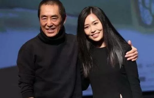 张艺谋37岁女儿近照曝光，曾被外籍老公出轨家暴，二婚嫁总裁