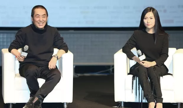 张艺谋37岁女儿近照曝光，曾被外籍老公出轨家暴，二婚嫁总裁