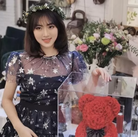 同爹不同命！孟晚舟困国外 异母妹姚安娜签约出道