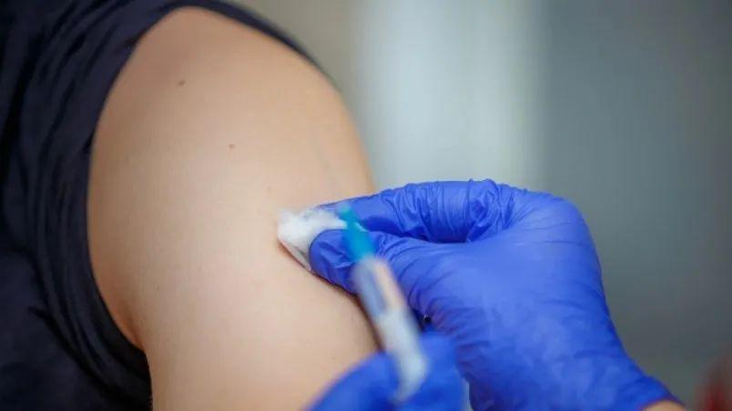 多名华人自述新冠疫苗副作用! 第二针反应激烈 高烧想吐 痛苦不堪! 新闻 第3张