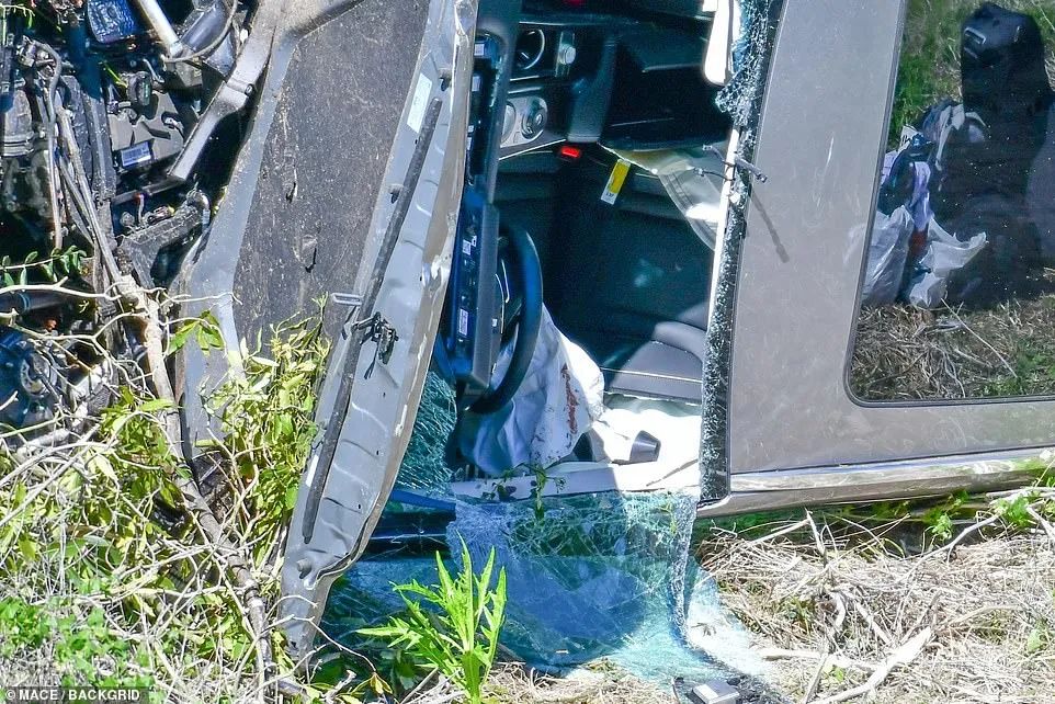 突发! 老虎伍兹遭遇重大车祸 双腿重伤! 被从撞烂豪车拉出后说: 我叫老虎 新闻 第4张