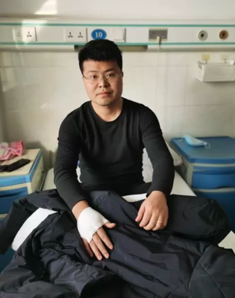 女子在开封一景区游玩遭工作人员调戏，随行4名家人被殴打2人住院