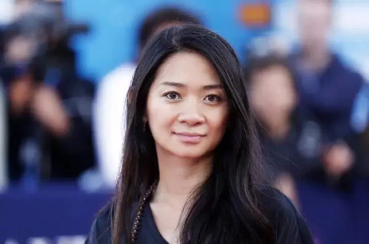华人之光! 华裔女导演夺金球奖创历史! 继母宋丹丹大呼