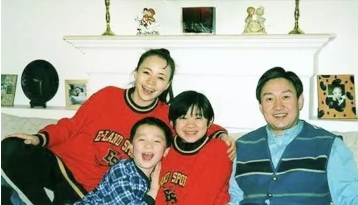 华人之光! 华裔女导演夺金球奖创历史! 继母宋丹丹大呼
