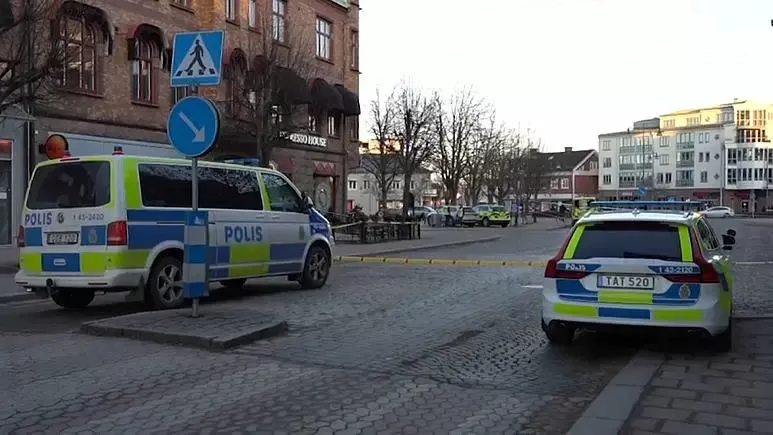 突发! 市中心疑爆恐袭 20岁男子当街连砍8人 民众尖叫逃命!