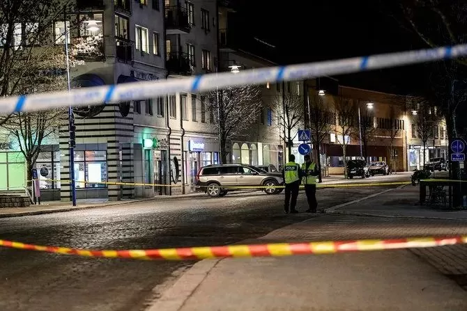 突发! 市中心疑爆恐袭 20岁男子当街连砍8人 民众尖叫逃命!