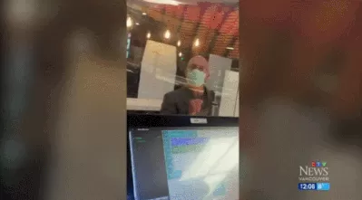 “我们值5000万！”加拿大两秃顶男不戴口罩狂喷店员！还殴打无辜少年！