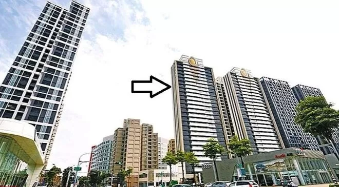江宏杰被曝婚变后首现身 参加节目组聚餐一言不发