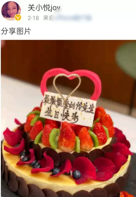 合适吗？42岁佟大为与关悦玩面条吻庆祝节日