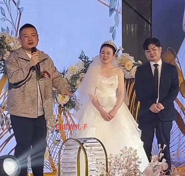 岳云鹏坐豪车现身亲戚婚礼 说错话疑曝光三胎儿子