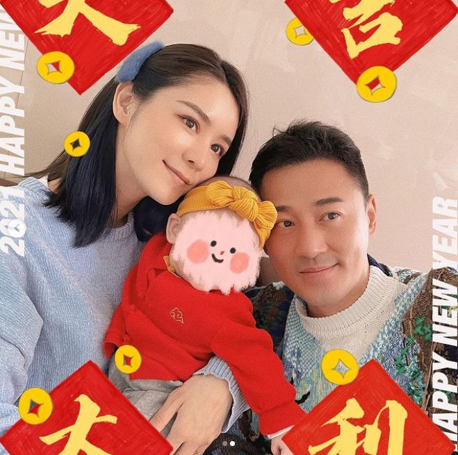 张馨月罕晒半岁女儿背影照 相约一起欺负爸爸林峯