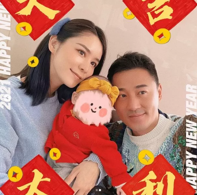 张馨月罕晒半岁女儿背影照 相约一起欺负爸爸林峯