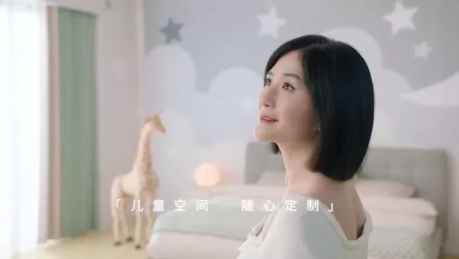 赚奶粉钱？谢娜挺孕肚拍广告 穿宽松连衣裙孕味足