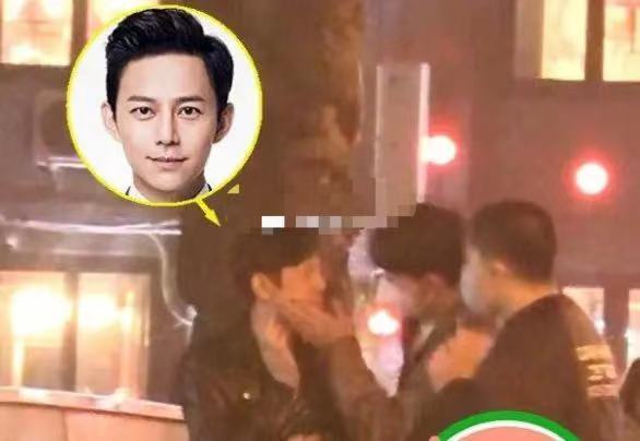 何炅和嫩男牵手摸脸 网曝对方是小22岁网红费启鸣