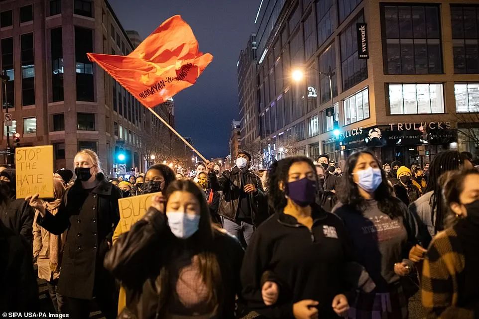 突发! 亚裔怒火燎原 多地爆发抗议! 拜登下令全国降半旗 推特热搜已炸!