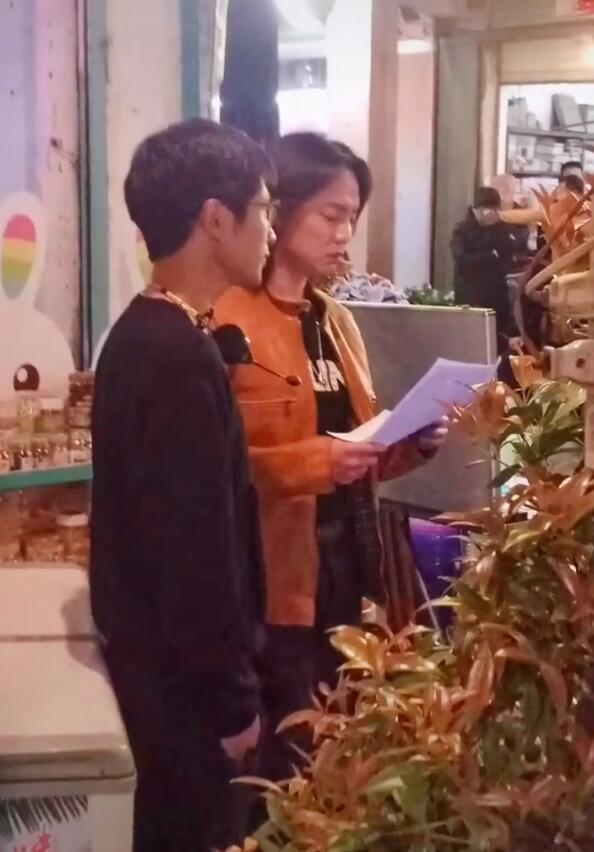 尹正拍韩寒电影现场发飙？不满被拍猛打路人手机