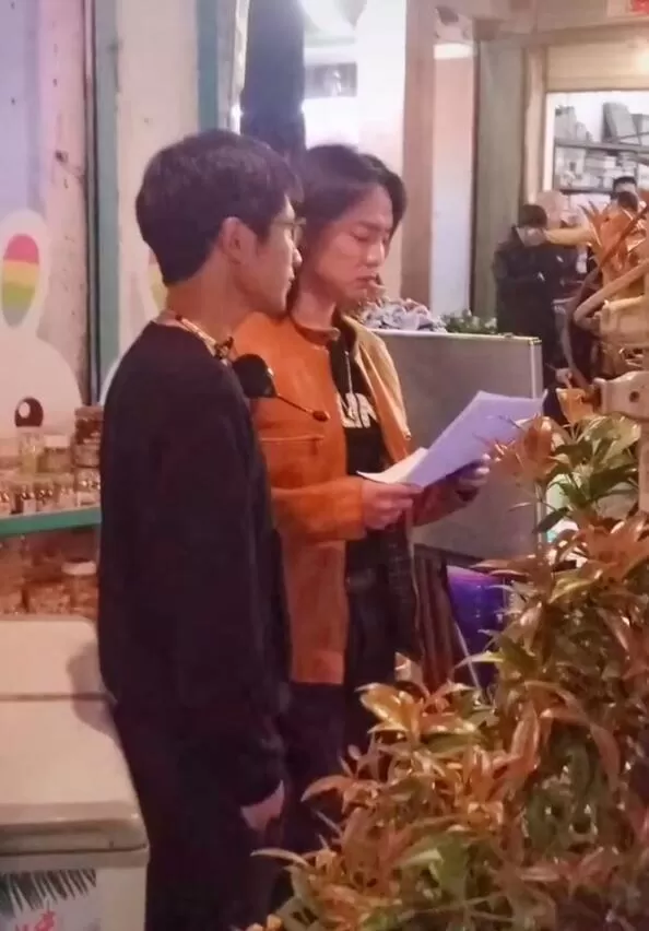 尹正拍韩寒电影现场发飙？不满被拍猛打路人手机