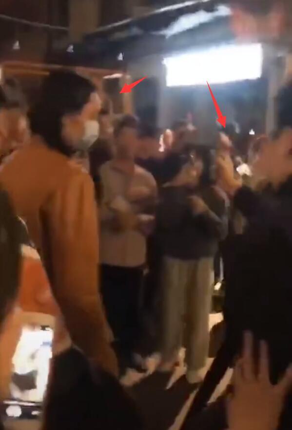 尹正拍韩寒电影现场发飙？不满被拍猛打路人手机