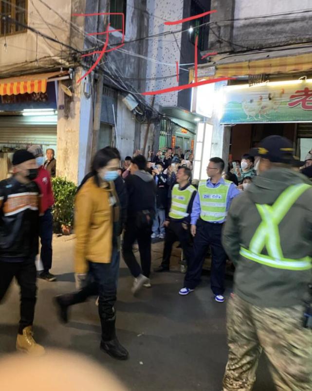 尹正拍韩寒电影现场发飙？不满被拍猛打路人手机