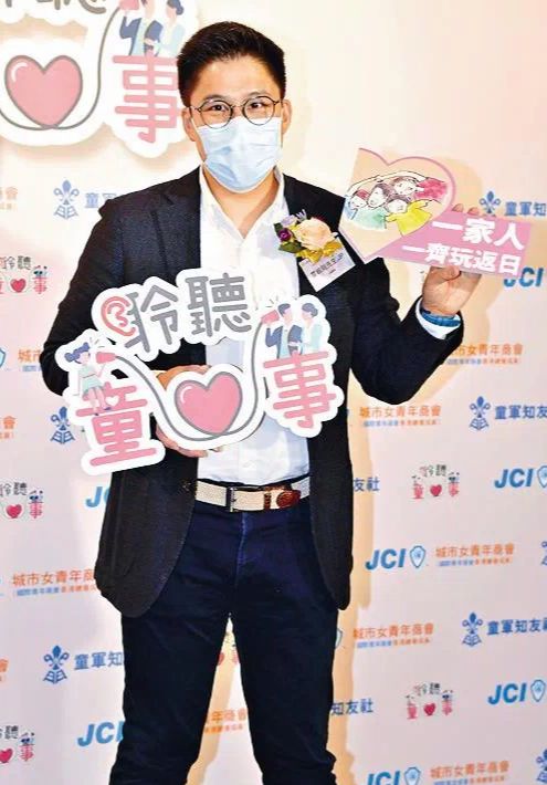 郭晶晶因辅导孩子功课烦躁 霍启刚减少应酬陪家人