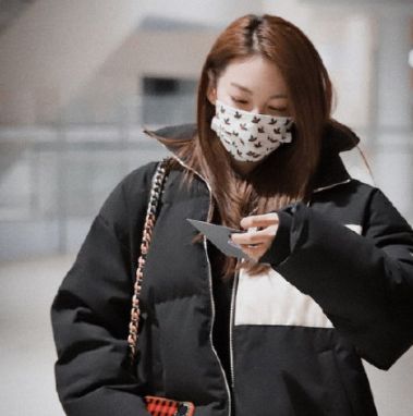 姐弟恋？张雨绮与95后小鲜肉手挽手回公寓很亲昵