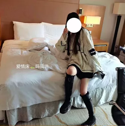 私生有多恐怖：溜到偶像床上拍照，吃剩下的食物，还偷用过的口罩
