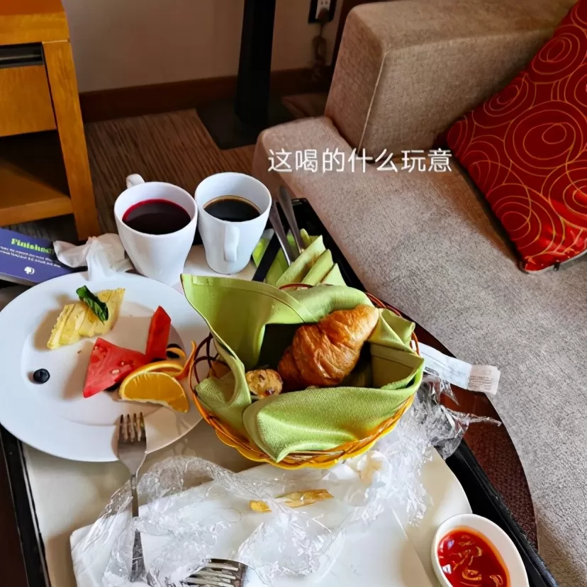 私生有多恐怖：溜到偶像床上拍照，吃剩下的食物，还偷用过的口罩