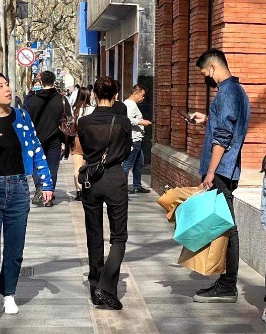 王子文吴永恩约见好友被偶遇 男方满眼都是王子文