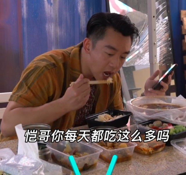 郑恺为戏一天吃五顿暴肥40斤 吃出啤酒肚喘气困难