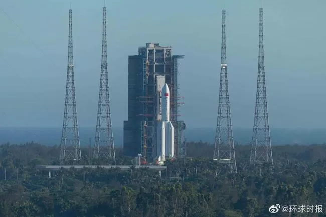 外媒集体双标：中国火箭残骸“失控砸头”，美国的就成“流星划过”