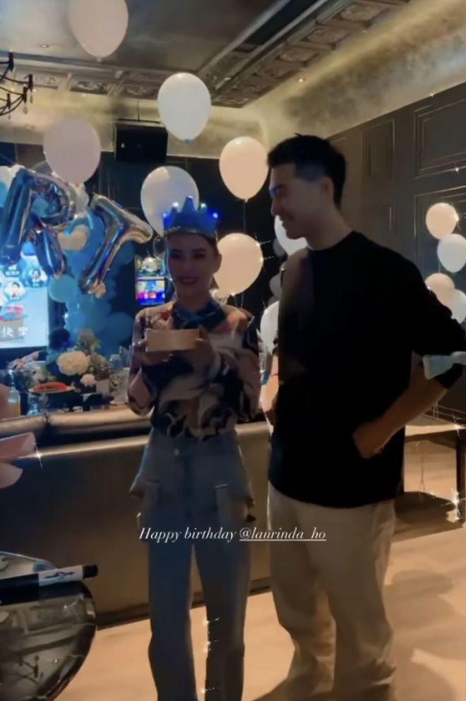 窦骁赴何超莲生日聚会狂撒狗粮 画面甜如结婚现场