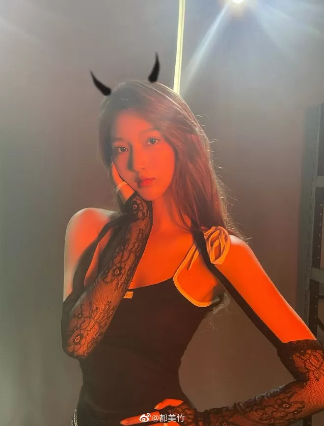 网曝吴亦凡与18岁女生谈恋爱 玩冷暴力致女方抑郁