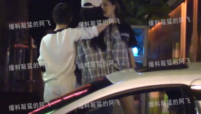 黄晓明不吃醋？Baby携张大大聚会 被郭敬明亲密搂肩