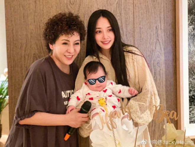 向佐晒妈妈和妻女三人合照 甜喊郭碧婷“小向太”