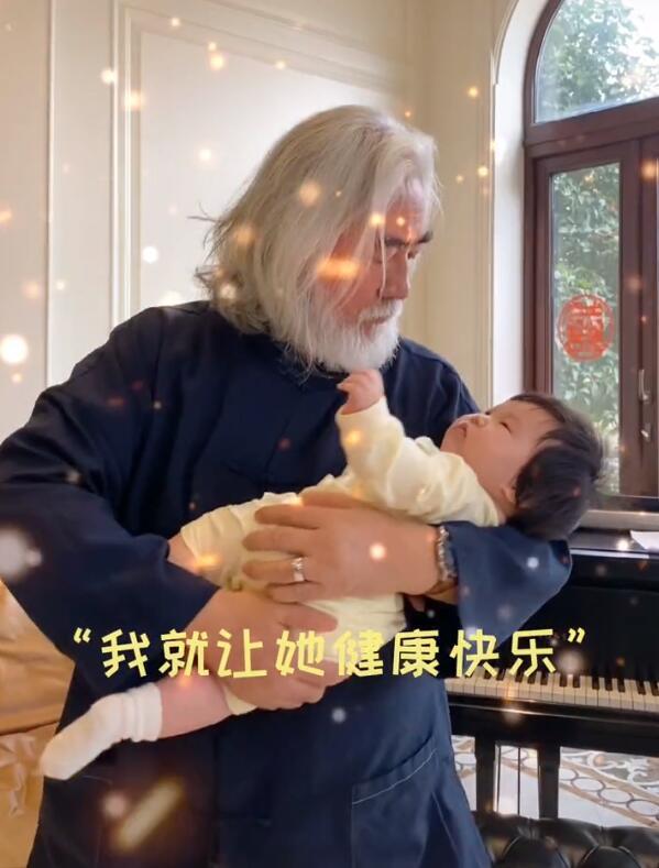 张纪中小31岁娇妻否认为钱嫁老头：我喜欢有味道的