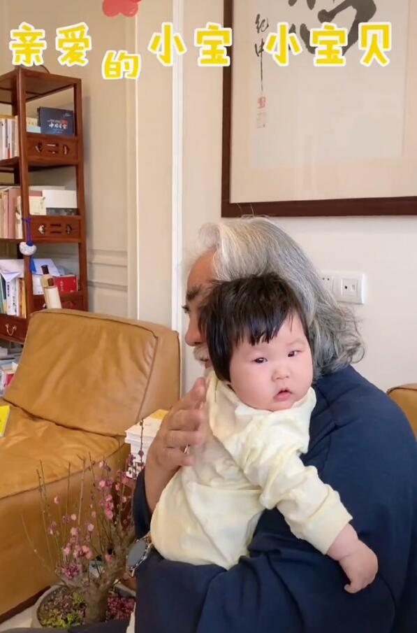 张纪中小31岁娇妻否认为钱嫁老头：我喜欢有味道的