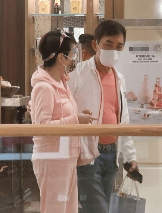 谢贤现身狄波拉老公生日寿宴 与前妻现任同场不尴尬
