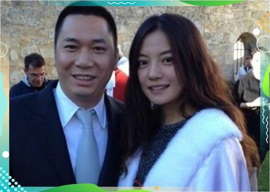 赵薇扎双马尾晒素颜自拍 不受欠债风波影响心情好