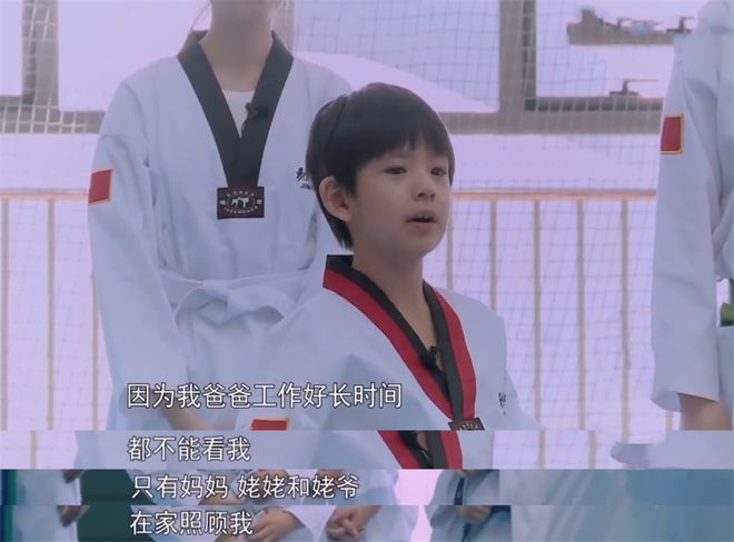 董洁被曝不让前夫见儿子 网友求路人拍照发潘粤明