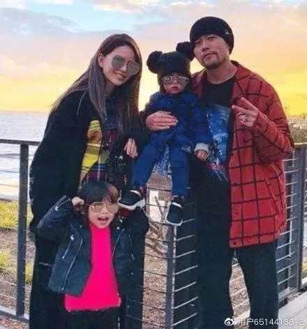 昆凌晒6岁女儿手写英文诗 字迹工整内容浪漫文艺