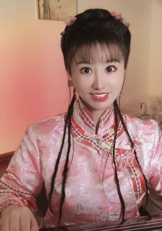 又当舔狗？美女模仿紫薇爆红 王思聪狂刷礼物
