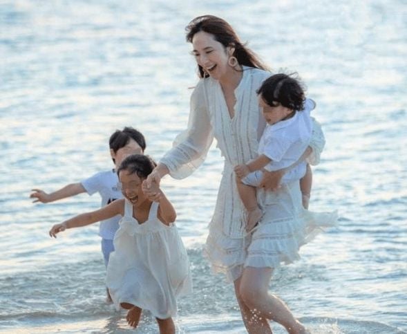 吴佩慈再参加贵妇聚会 为男友生了4子仍没名分 日子大不如前