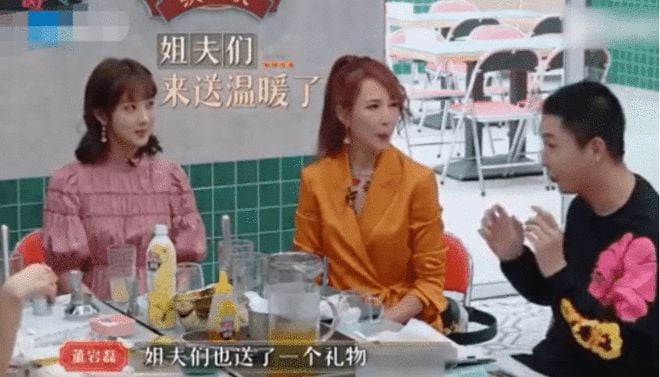 洗白？张丹峰给洪欣送花却被嘲讽 夫妻俩已久未同框互动