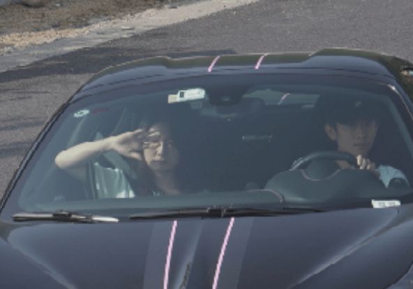 张一山开豪车带美女飙车 被网友举报违章惨遭罚款
