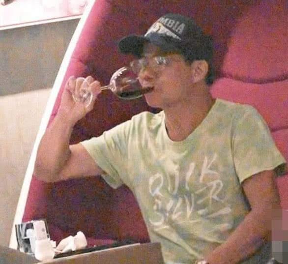 梅艳芳大哥默认出轨携新欢逛街 老婆也默许其行为