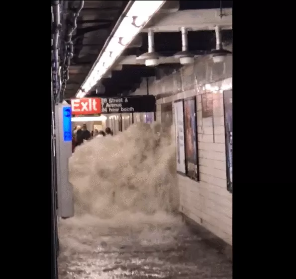 历史性豪雨！白思豪：纽约进入紧急状态 不要出门
