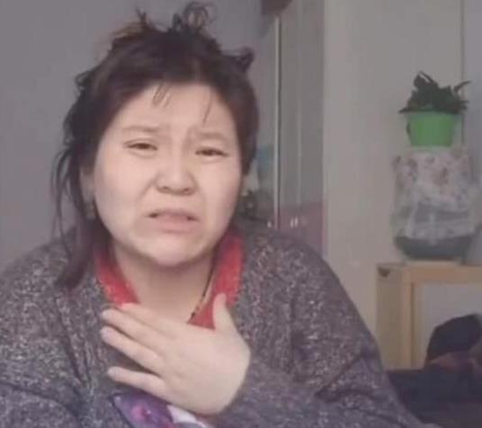 骂人放屁露内裤 这位卖丑低俗的女老师终于被封了