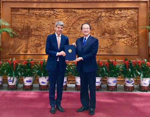 德国驻华大使馆：德国驻华大使贺岩去世 