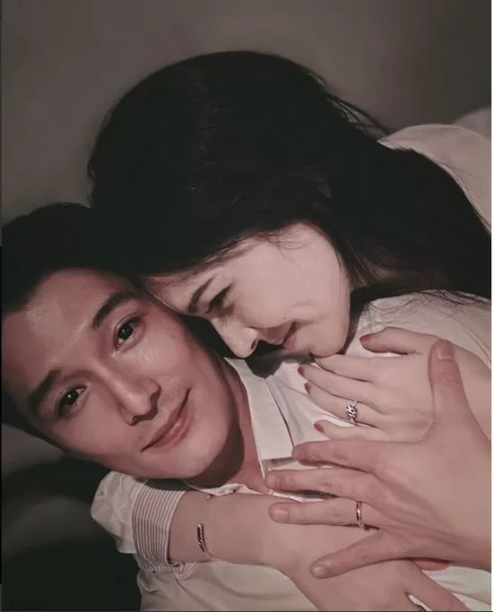 曾与许玮甯相恋8年 阮经天回应她和邱泽结婚：祝福
